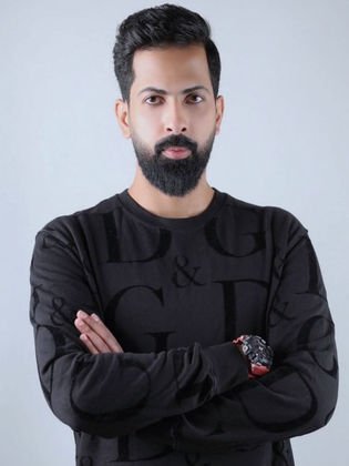 طارق الحارثي